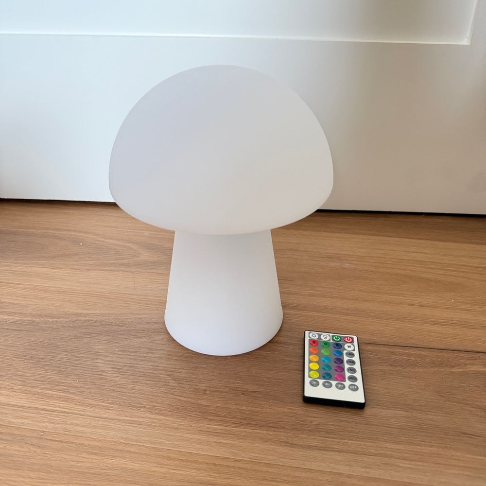 Mushroom LED Color-Changing Table Lamp - White